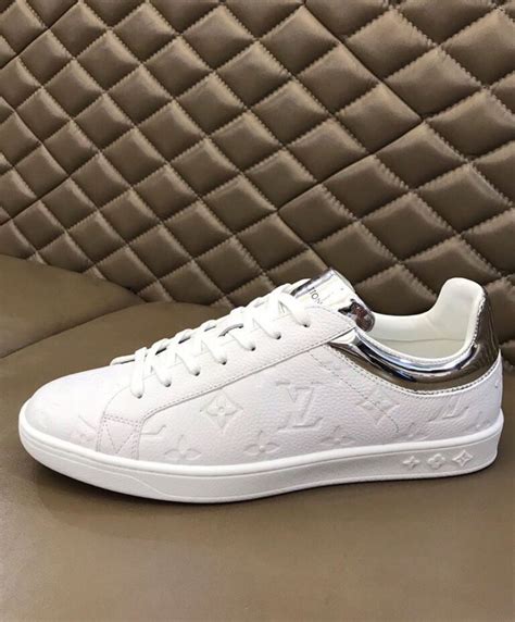 louis vuitton weiße sneaker herren|scarpe louis vuitton prezzo.